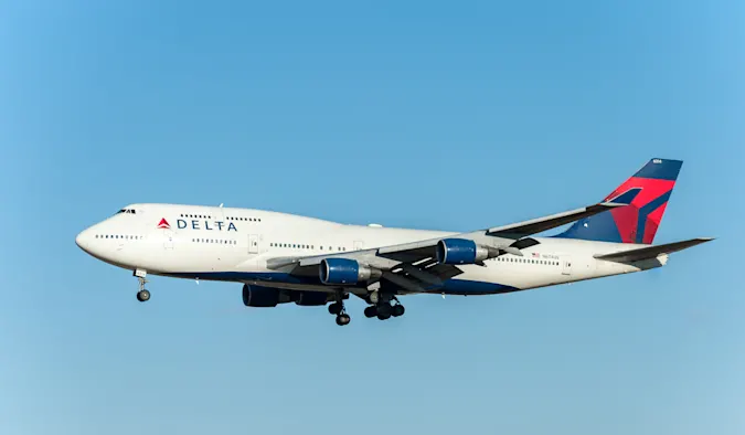 Pilot Sues Delta for $1 Billion